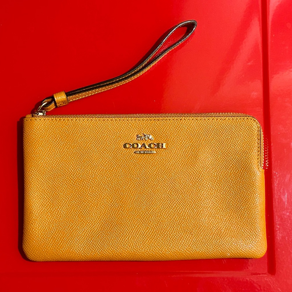 🥈 Coach Large Side Zip Wristlet 3888 Orange 7.75”  Crossgrain leather Lined